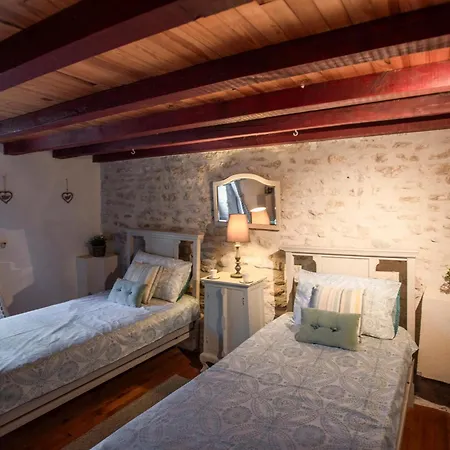 Le Pigeonnier De Villefloure Holiday home *